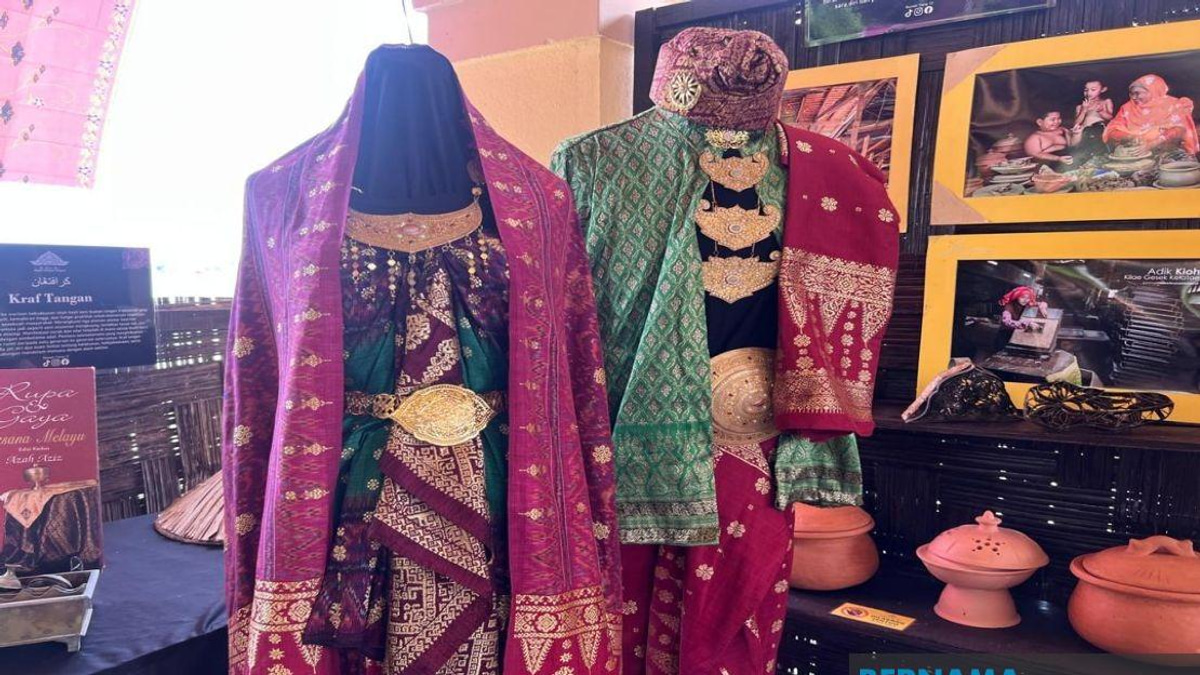 Kain Lima Heritage Faces Extinction as Master Weavers Vanish from Malaysia