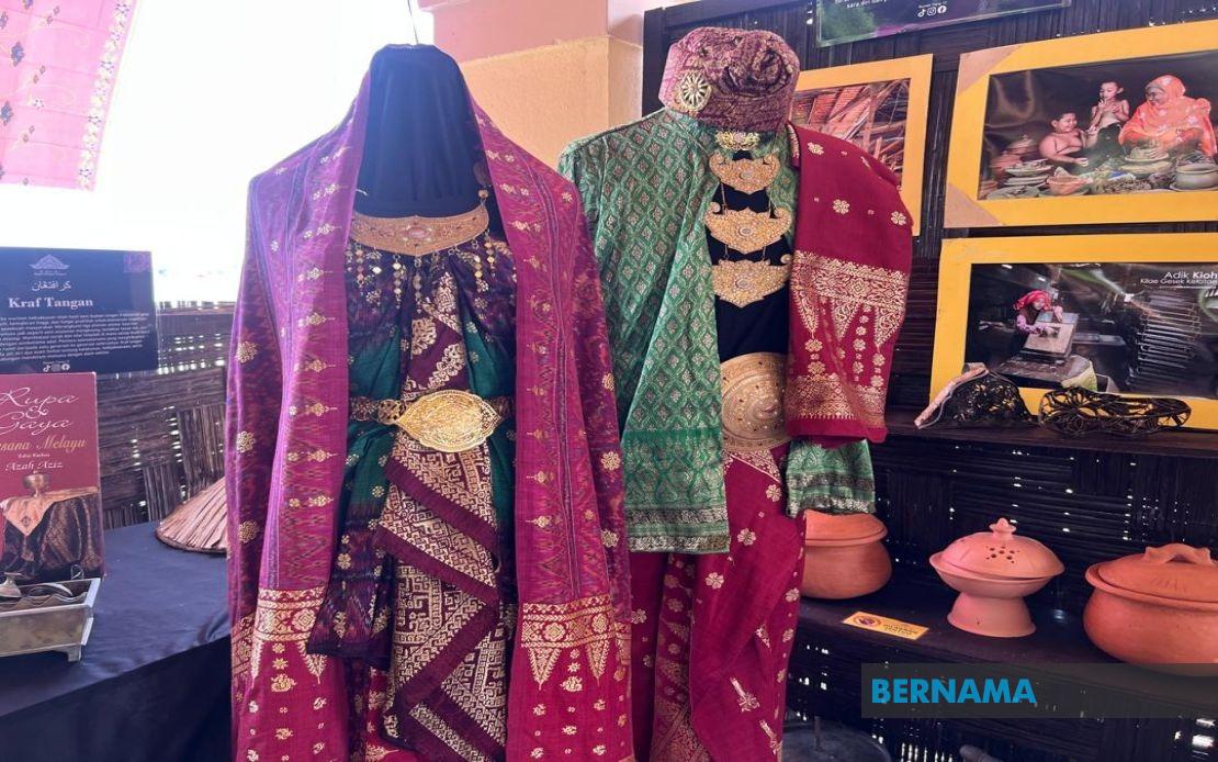 Kain Lima Heritage Faces Extinction as Master Weavers Vanish from Malaysia