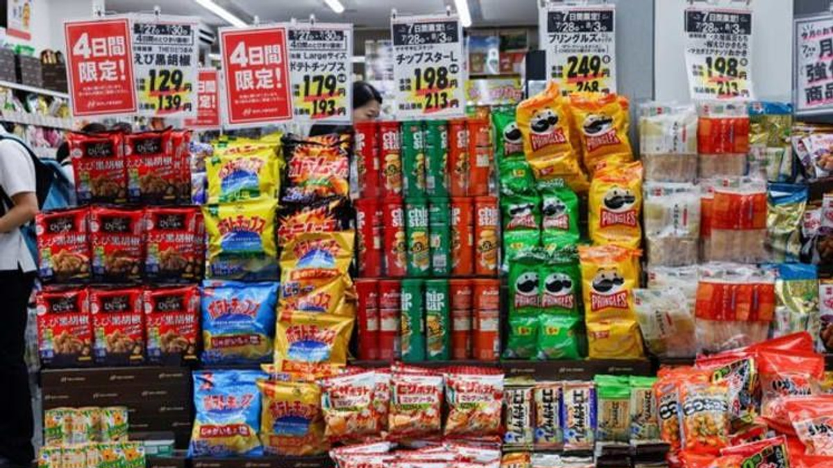 Japan to Cut Food Sales Tax to 1% as Inflation Pressure Mounts