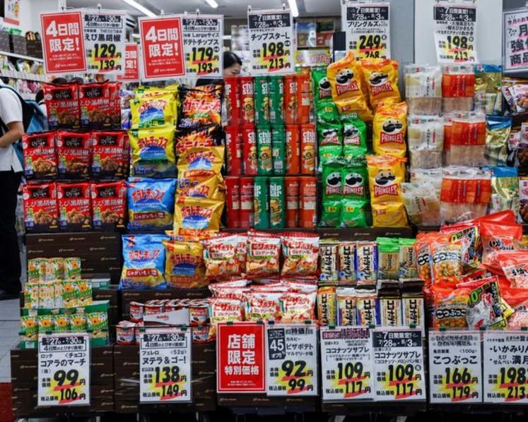 Japan to Cut Food Sales Tax to 1% as Inflation Pressure Mounts