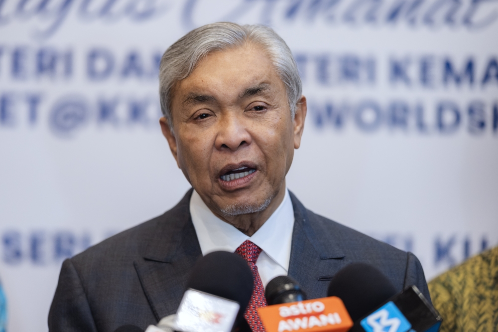 Deputy PM Zahid Offers Fully Sponsored Umrah Trips to WorldSkills Gold-Medal TVET Trainees