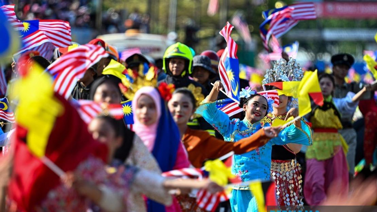 More Than 30,000 Gather in Seremban for Negeri Sembilan's National Day Celebration