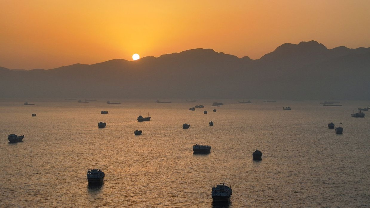 Iranian-US Deal Opens Floodgates as Oil Tankers Resume Passage Through Hormuz