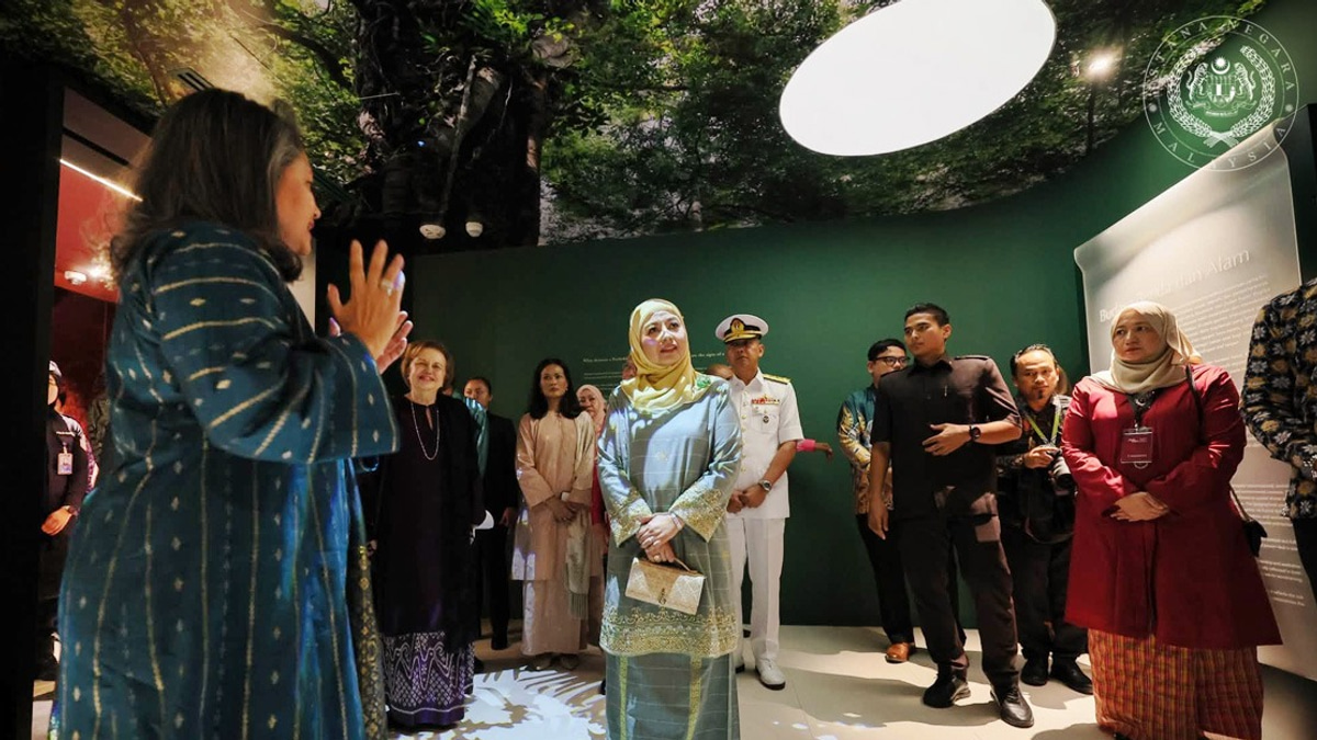 Queen Zarith Sofiah Opens Merdeka Textile Museum, Preserving Malay Heritage
