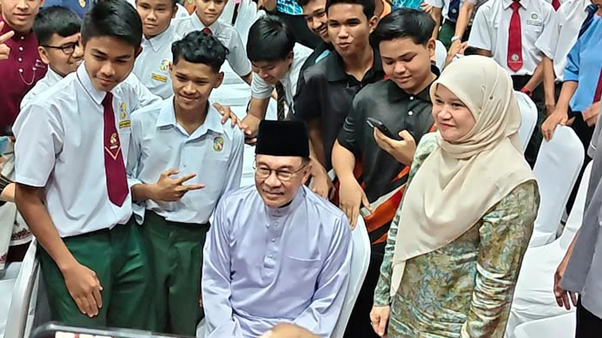 Anwar Ibrahim Cautions Youth on Perils of Corrupted Politics, Calls for Principled Civic Engagement
