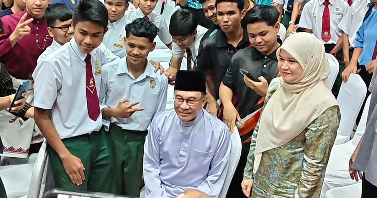 Anwar Ibrahim Cautions Youth on Perils of Corrupted Politics, Calls for Principled Civic Engagement