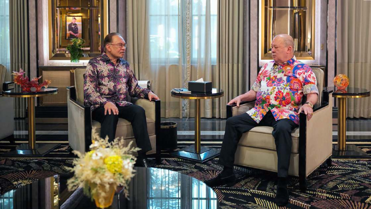 King meets Anwar on eve of Malaysia's 69th National Day