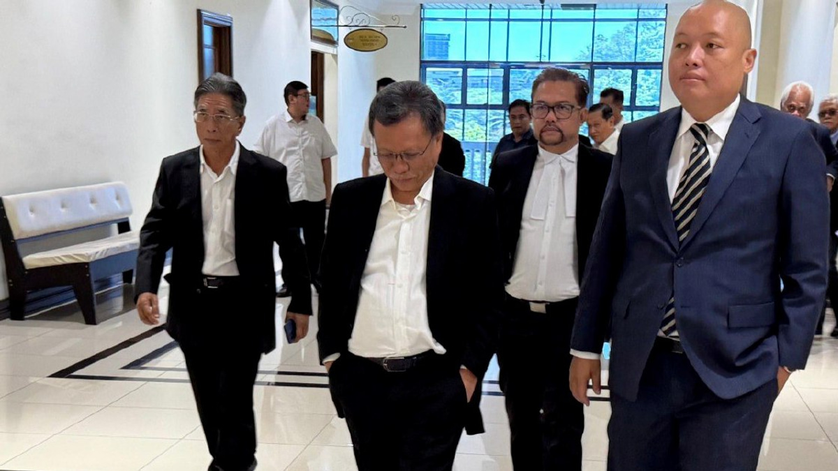Shafie accepts court's contempt conviction, signals intention to pursue appeal