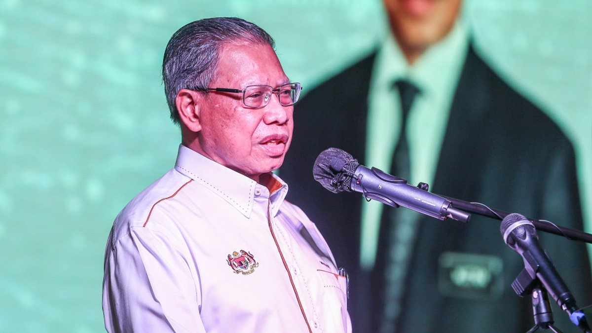 Mustapa Mohamed Steps Back: 76-Year-Old Former MP Closes Door on GE16, Calls for Youth Leadership Succession