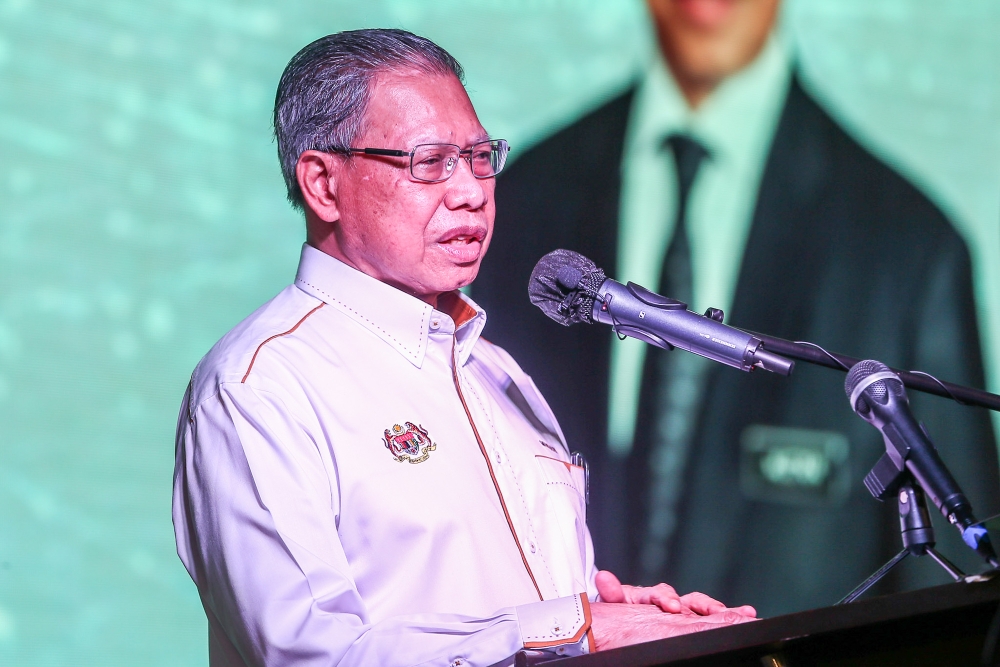 Mustapa Mohamed Steps Back: 76-Year-Old Former MP Closes Door on GE16, Calls for Youth Leadership Succession