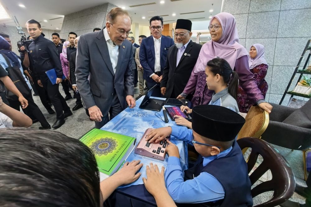 Learning Other Languages Will Not Diminish Bahasa Melayu's Standing, Says Anwar