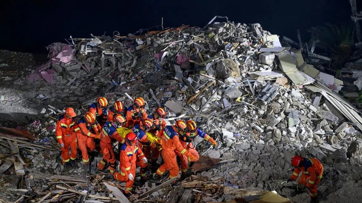 China mobilises explosives in desperate bid to reach 34 trapped after Chongqing landslide