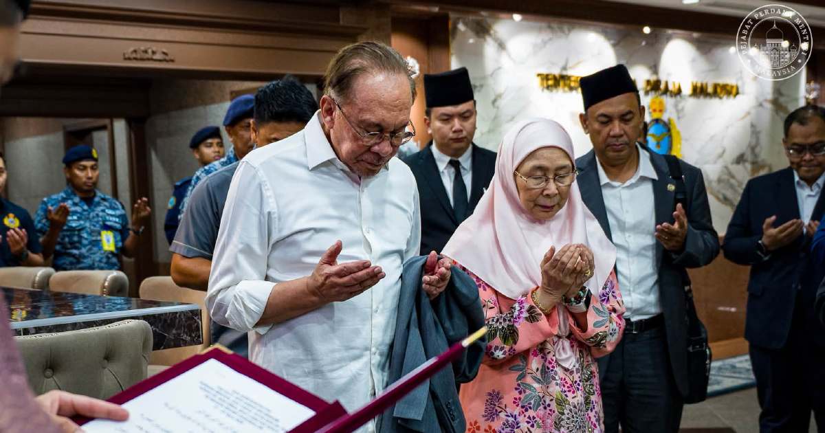 Anwar Ibrahim Arrives in Brunei for Leaders' Consultation