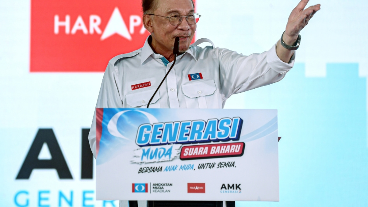 Anwar Calls for End to 'Fear and Race' Politics, Urges Gen Z to Drive Change