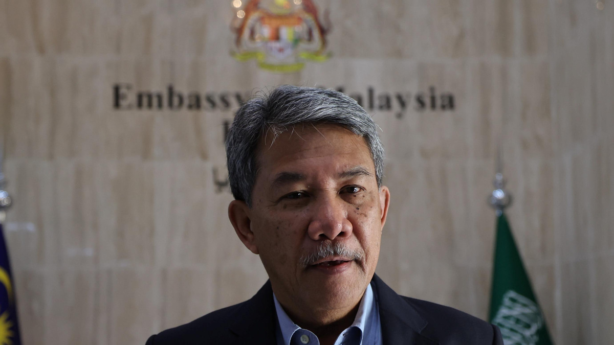 Mohamad Leads Malaysian Delegation to OIC Extraordinary Meeting in Jeddah