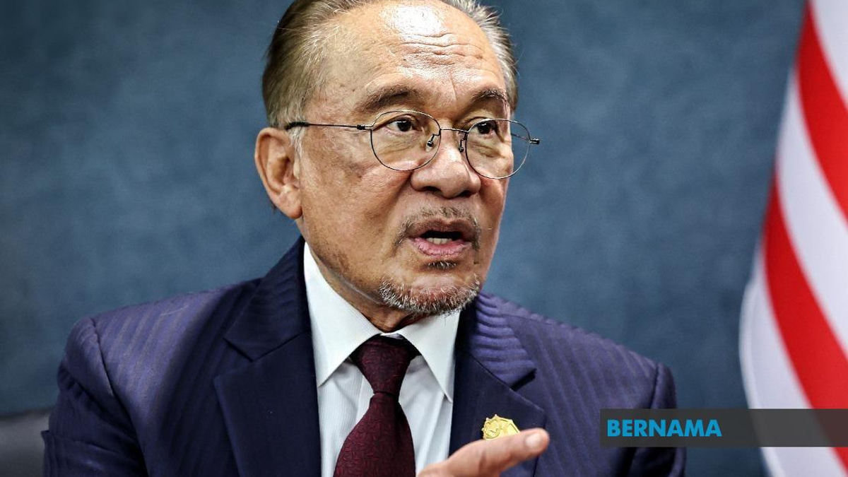 PM Anwar Congratulates Nur Jazlan On Reappointment As Deputy Senate President