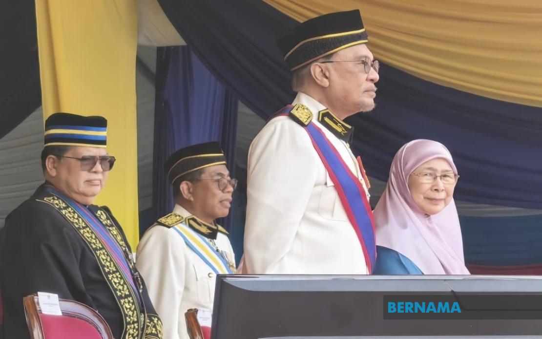 PM Anwar Calls on Malaysians to Honour Security Forces' Sacrifice and Service