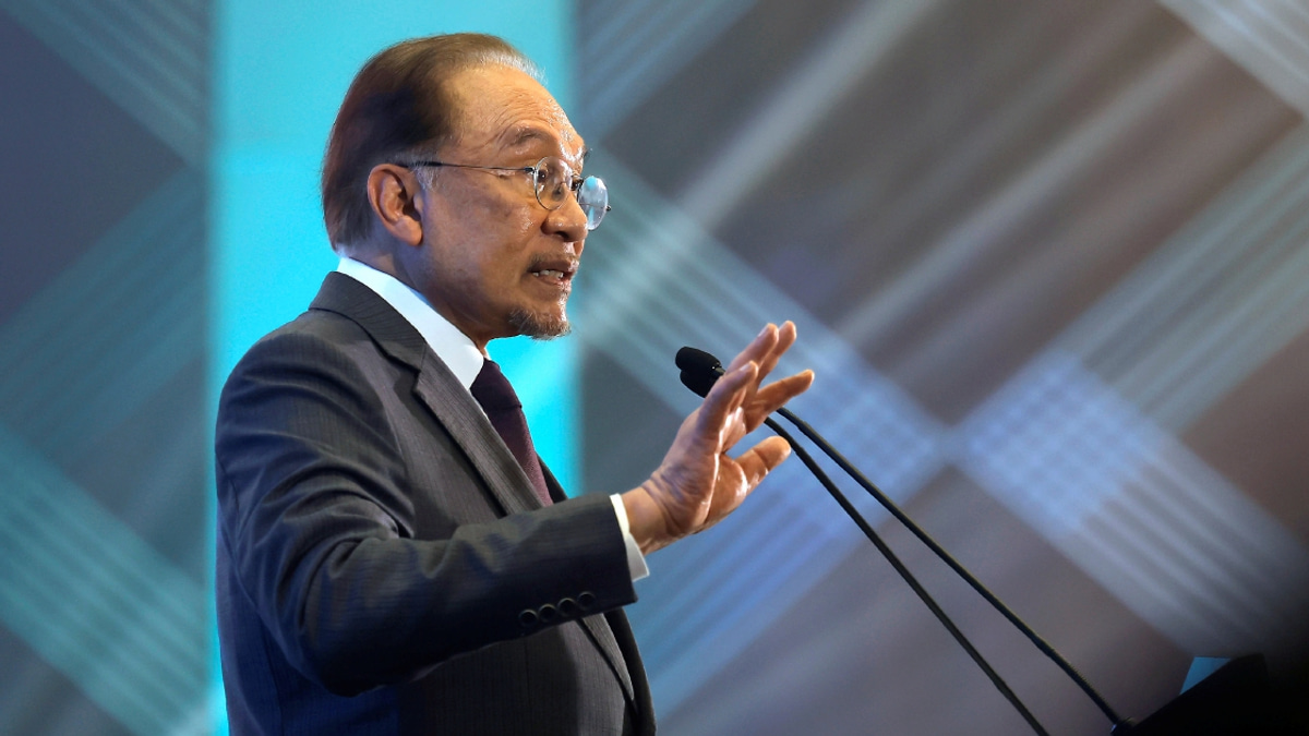 Malaysia's F1 Hosting Signals Nation's Capacity for World-Class Events, Says Anwar