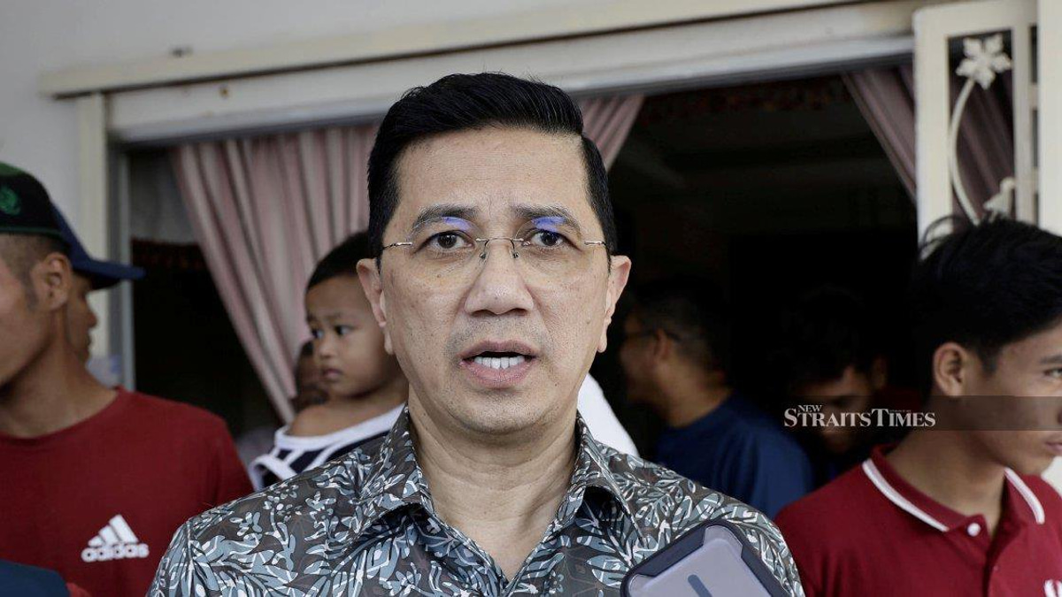 Anwar Dismisses Azmin Ali's Rejection of PKR Return, Questions Former Deputy's Political Standing