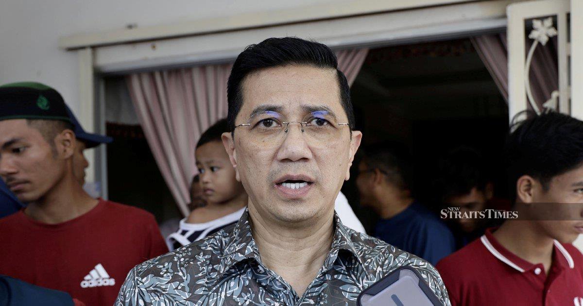 Anwar Dismisses Azmin Ali's Rejection of PKR Return, Questions Former Deputy's Political Standing