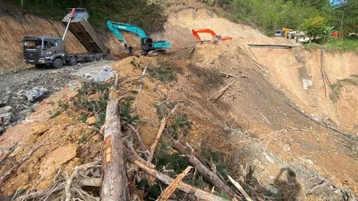 Vietnam declares emergency as torrential rains devastate critical highway
