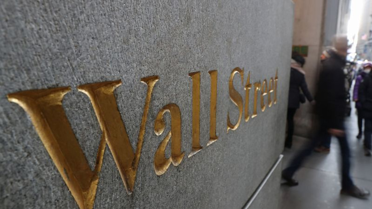 Wall Street surges to record highs as Iran tensions ease, oil prices fall