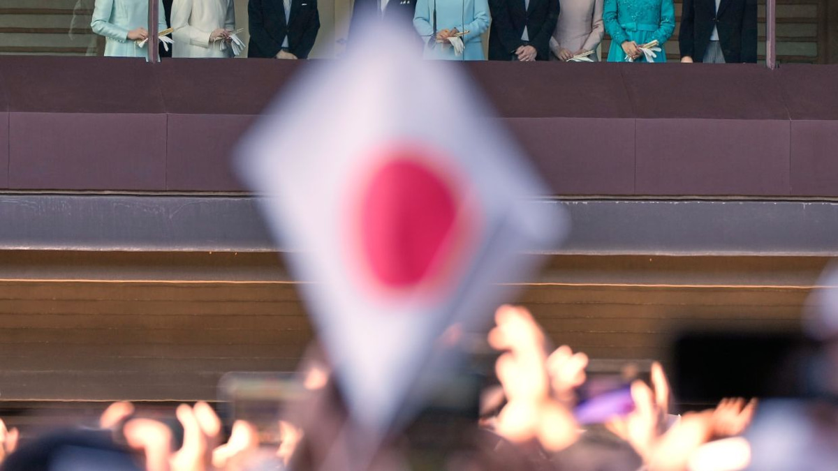 Japan Tightens Imperial Rules but Keeps Door Closed to Female Emperors