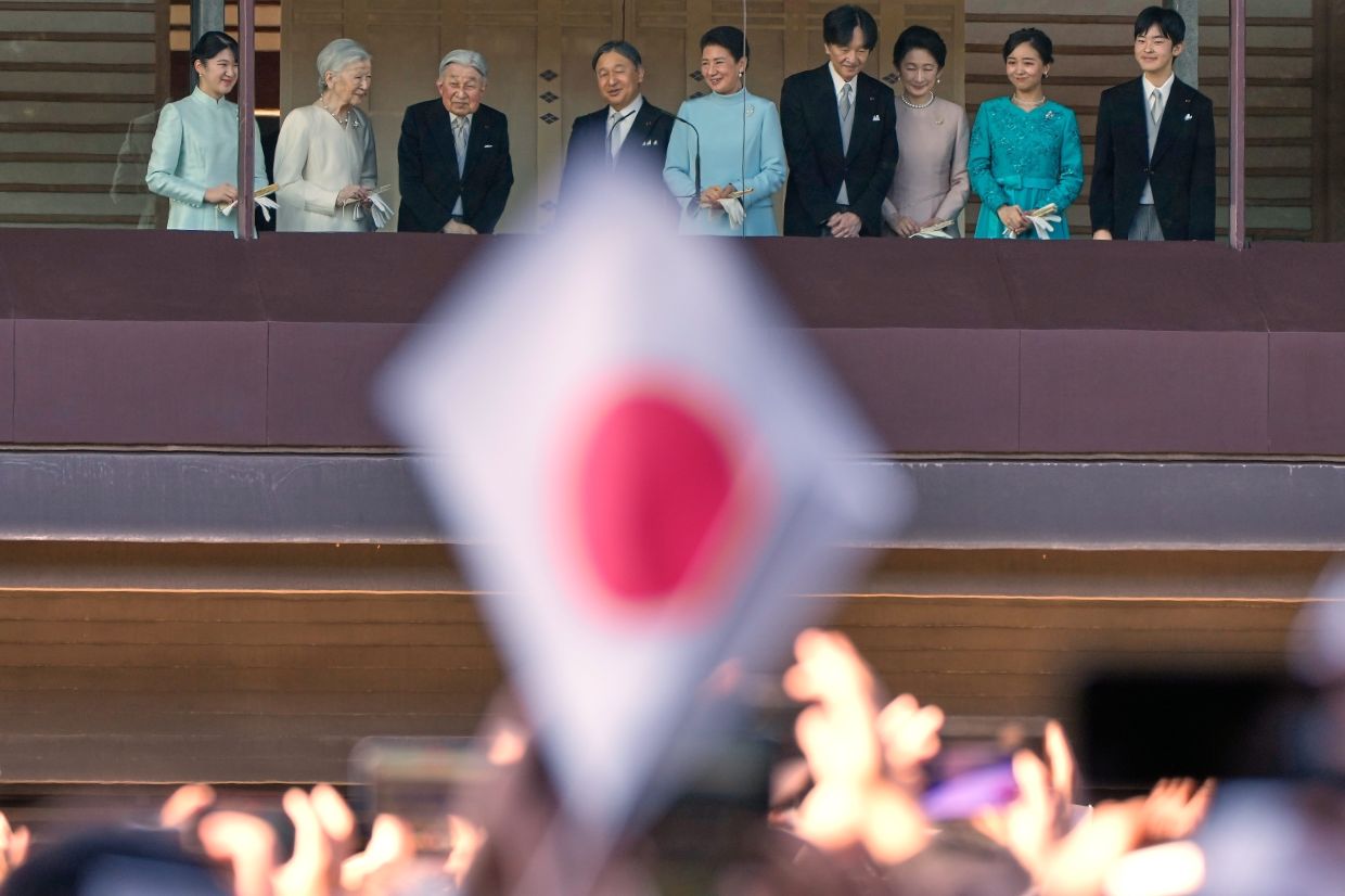 Japan Tightens Imperial Rules but Keeps Door Closed to Female Emperors