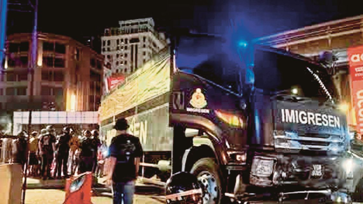Two drivers remanded following fatal collision that claimed three lives on Jalan Sultan Ismail