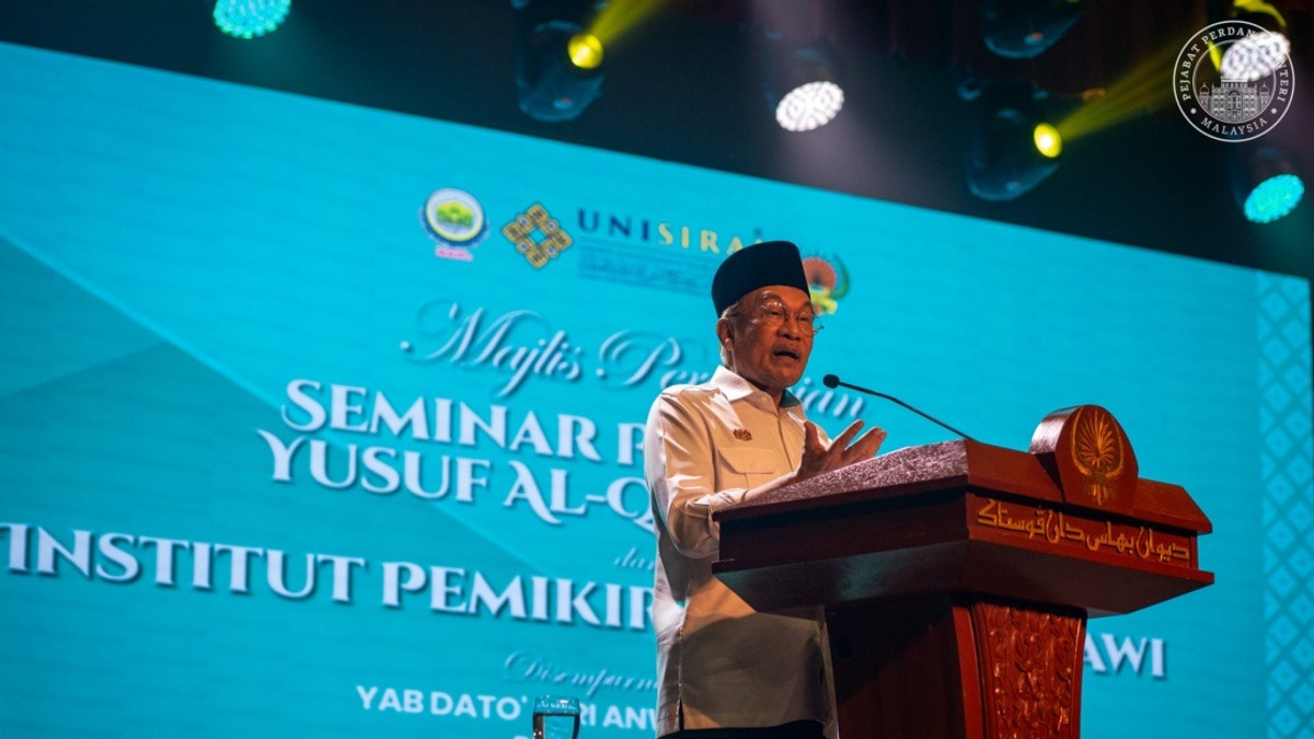 PM Anwar Commits RM2 Million to Al-Qaradawi Thought Institute