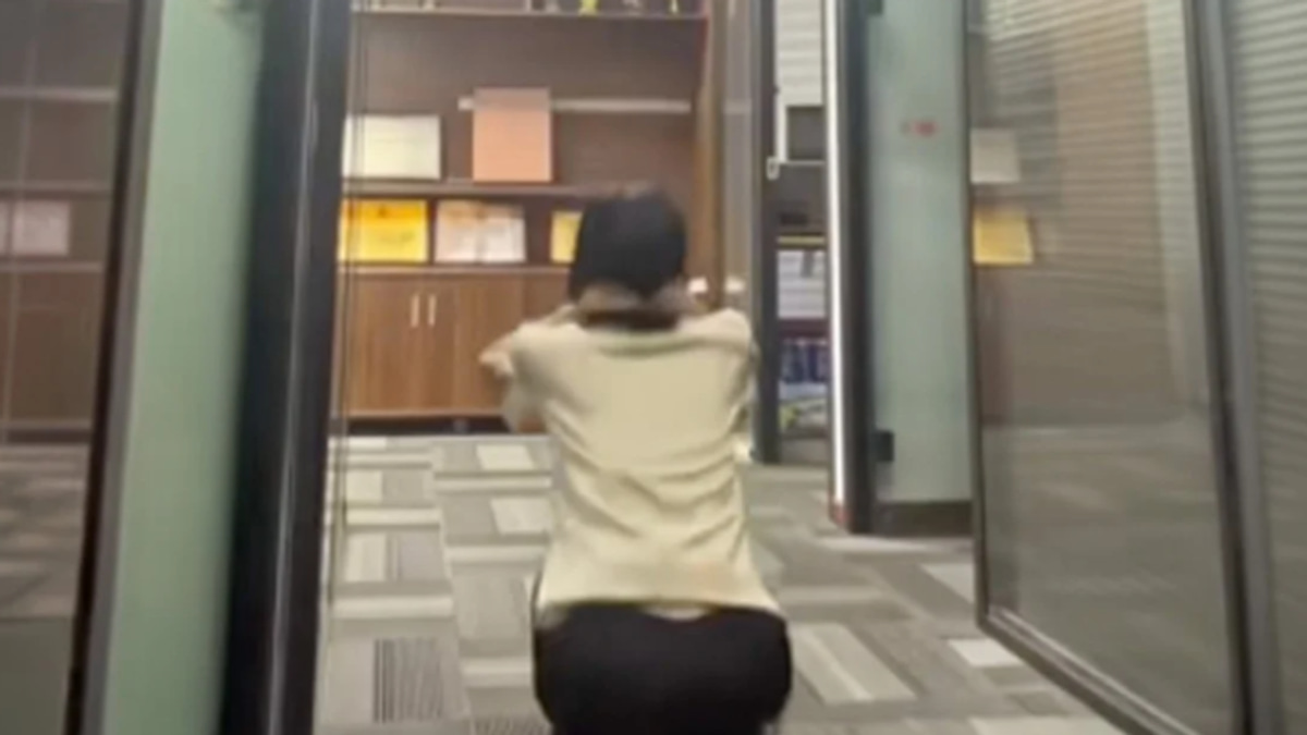 Chinese Worker Hospitalized with Severe Muscle Breakdown After Forced Squats Punishment