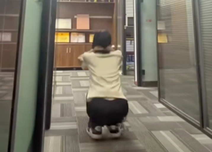 Chinese Worker Hospitalized with Severe Muscle Breakdown After Forced Squats Punishment