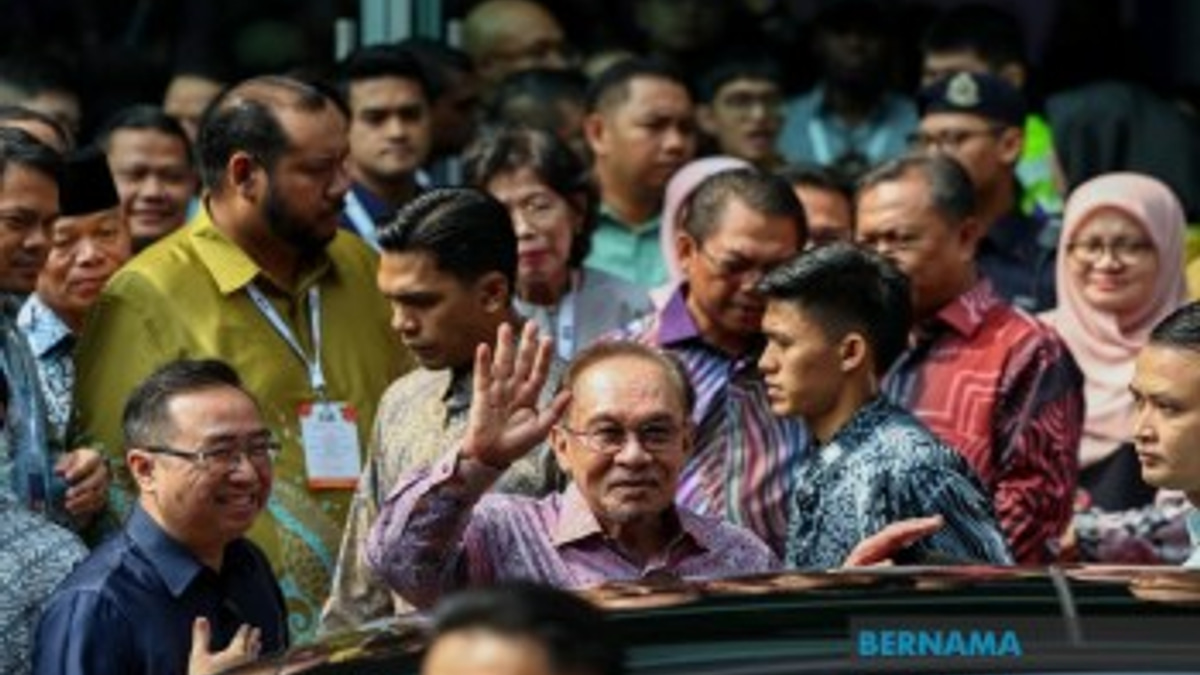 Malaysia's 6% GDP Growth Signals Strong Investor Confidence, But PM Warns Against Revenue Misconceptions