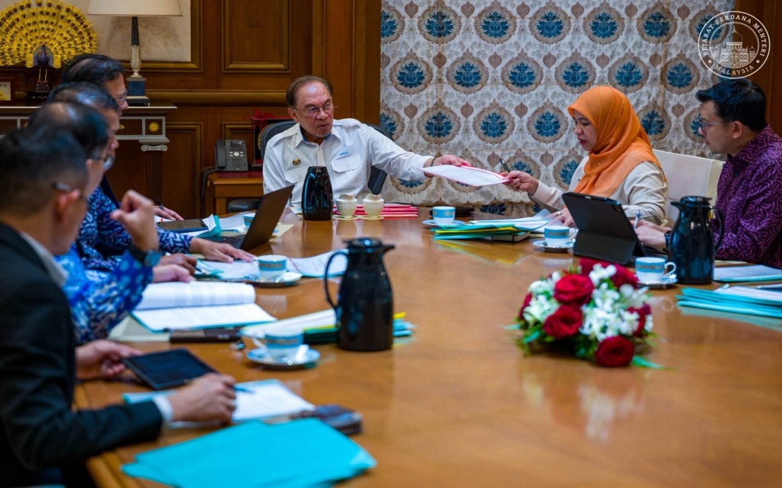 Anwar Pushes FELDA to Act Urgently on Second-generation Housing and Land Rights