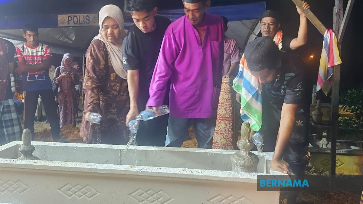 Young Constable Muhammad Raimi Laid To Rest After Electric Shock Tragedy in Sabah