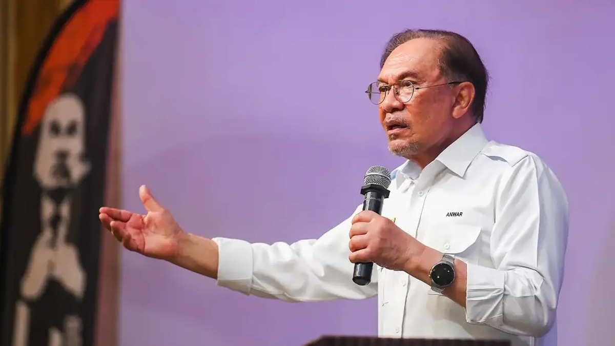Anwar Blames 'Free Najib' Movement for Drawing PH into Early Johor Election