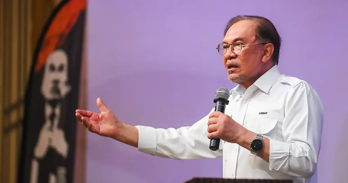 Anwar Blames 'Free Najib' Movement for Drawing PH into Early Johor Election