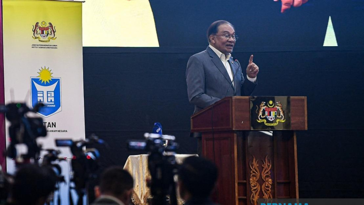 Anwar Calls on Malaysians to Reject Colonial Thinking and Uncritical Western Models