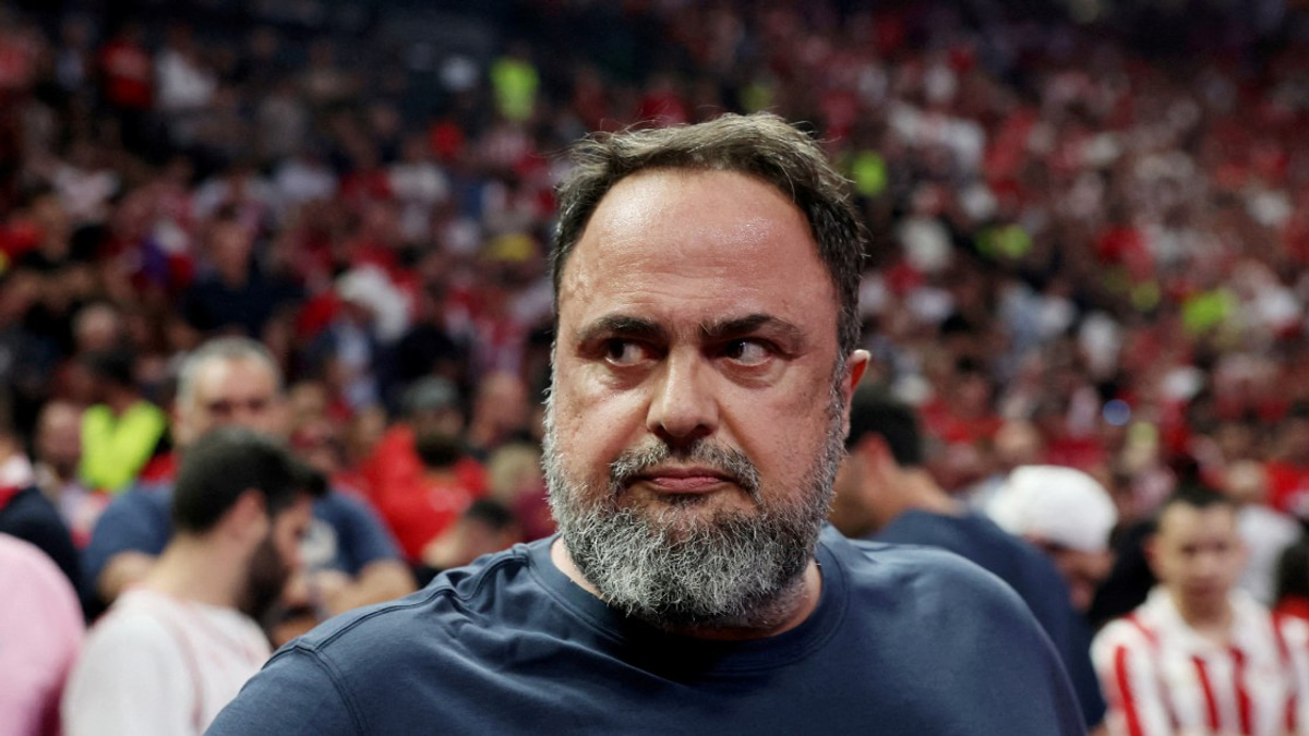 Marinakis Takes Legal Action Against Crystal Palace Over Supporter Banner Incident