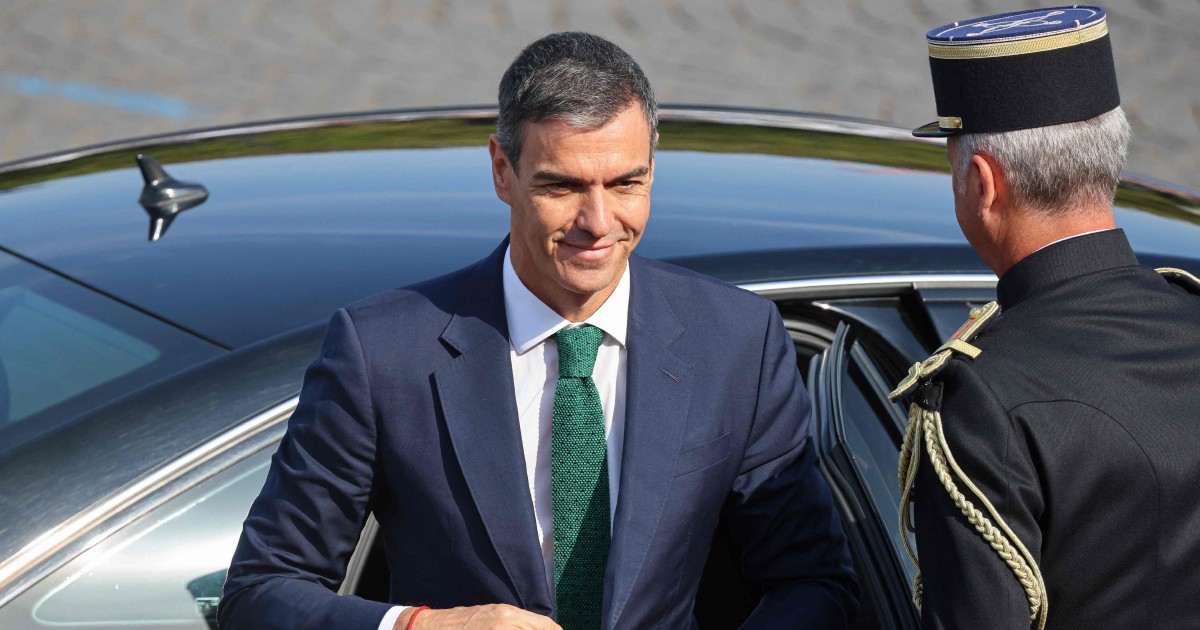 Spain's PM Celebrates Team Unity Ahead of World Cup Final Against Argentina