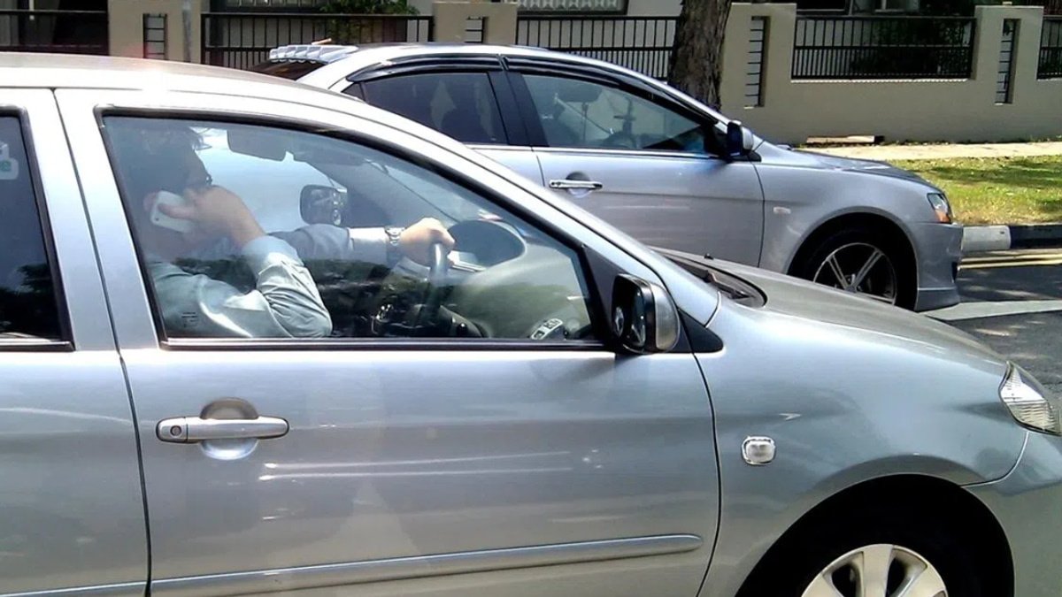 Singapore tightens road laws: phone-holding ban and harsher penalties for dangerous driving