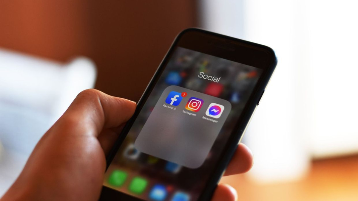 EU moves to curb Instagram and Facebook's 'addictive by design' features in major regulatory push