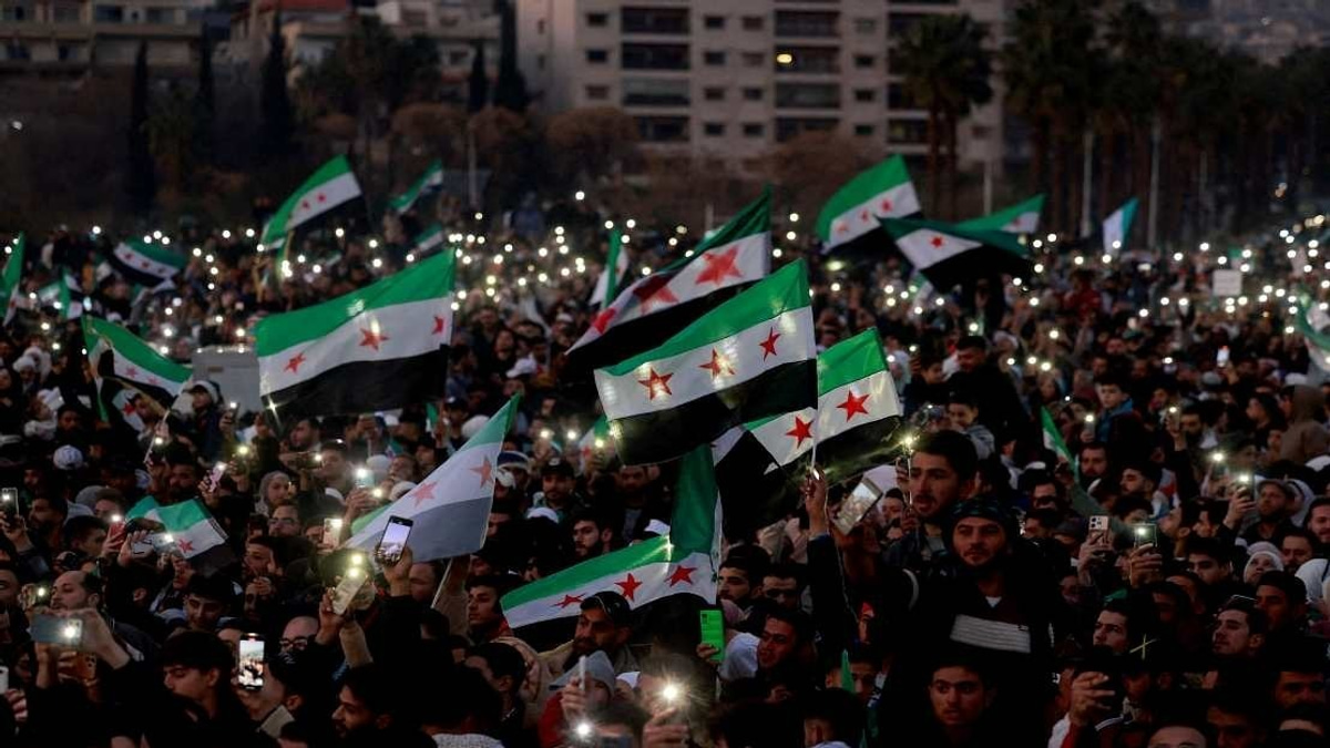 Israeli Artillery Strikes Syria's Quneitra Province as Tensions Persist Post-Assad