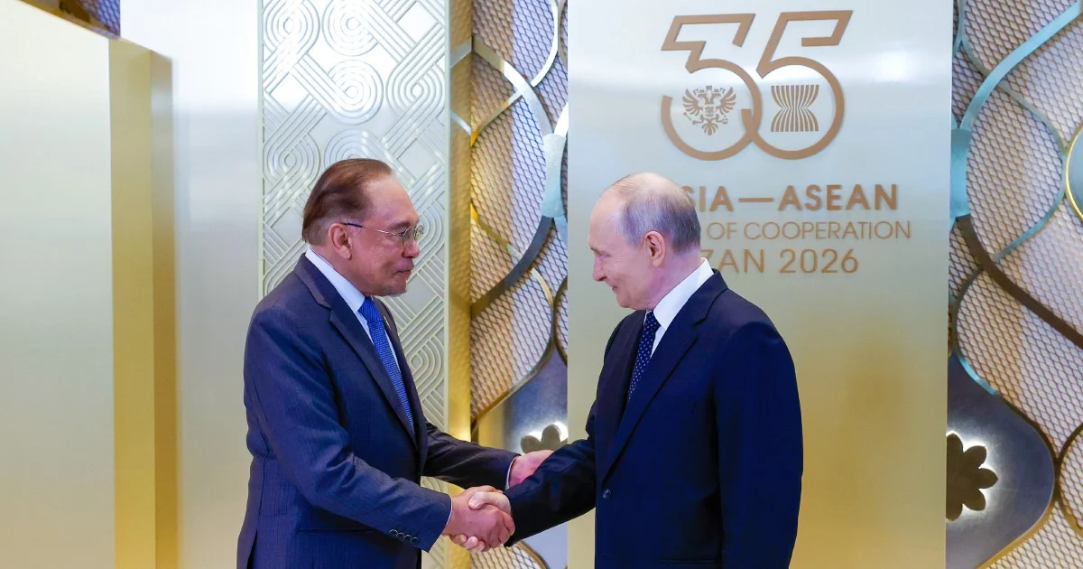Anwar and Putin Explore Energy Ties and Alternative Trade Mechanisms