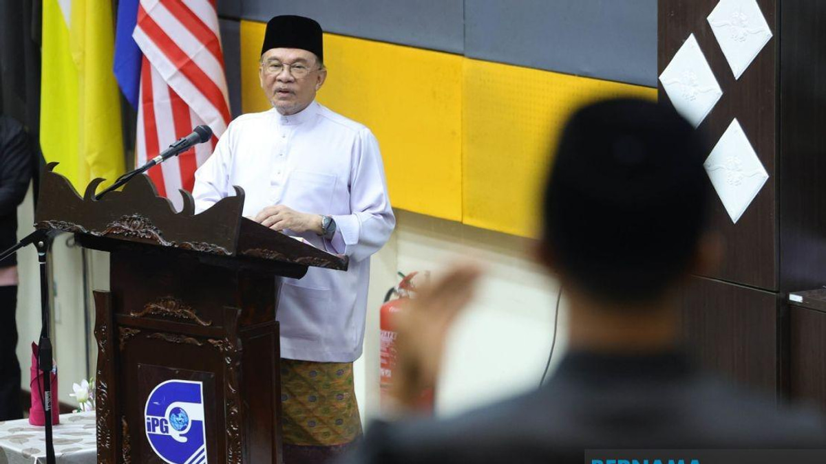 Malaysia's Teachers Must Master Technology While Upholding Human Values, Says PM Anwar