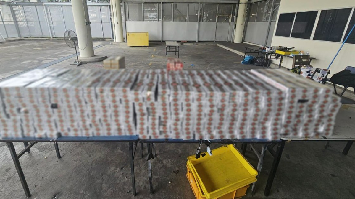 Malaysian driver caught smuggling 700 cartons of duty-unpaid cigarettes at Singapore border