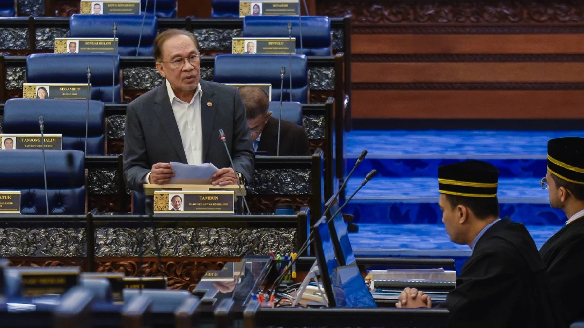 Anwar Denies Involvement in Felda Settlers' Day Cancellation Row