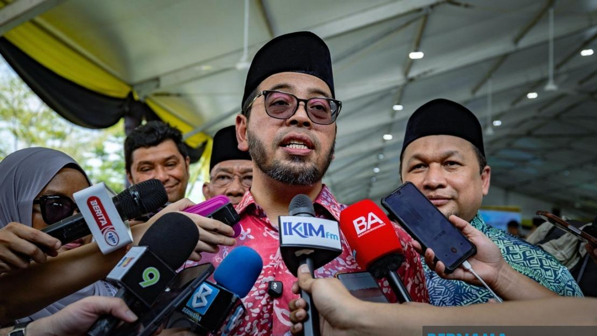 Government Positions Islamic Schools as Vital Partners in Nation-Building, Says Zulkifli