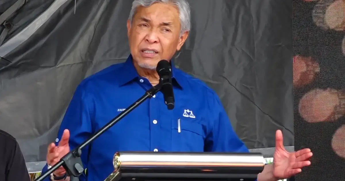 Zahid Dismisses Puad's Criticism, Urges Party to Focus on Johor Campaign