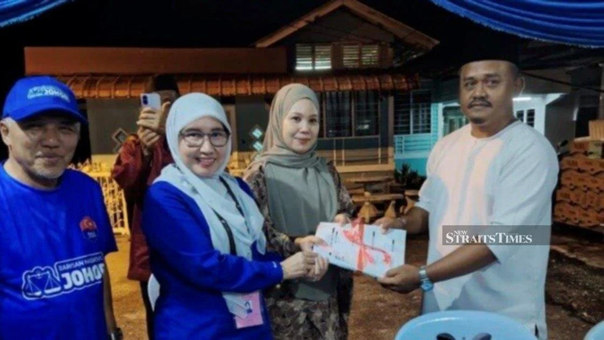 200 Defectors Boost Umno's Johor Campaign as Opposition Members Switch Allegiance